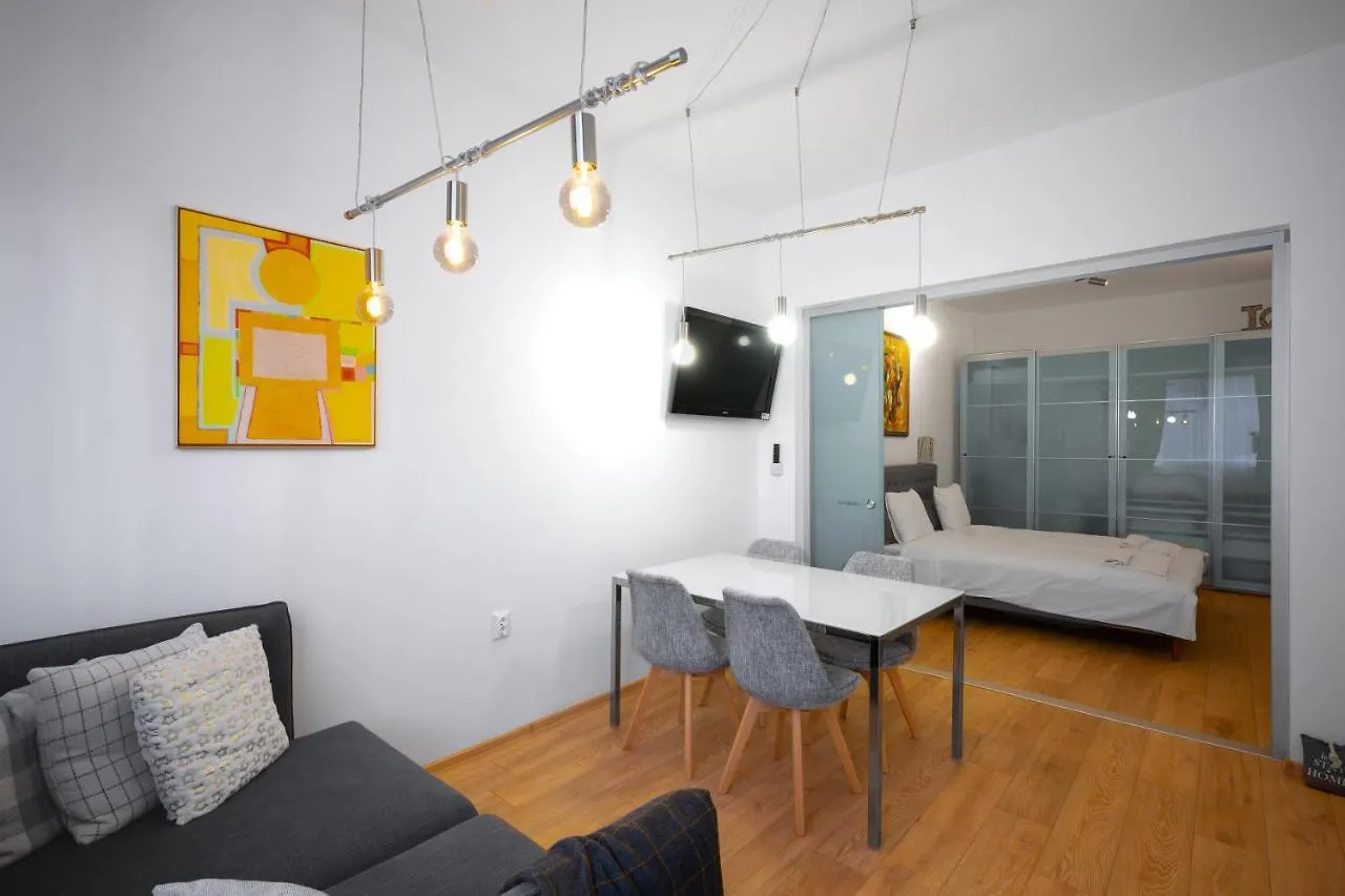 Apartment Modern 2Bd Flat With Prime Location And Workspace By Flat Mаnager Sofia Bulgaria